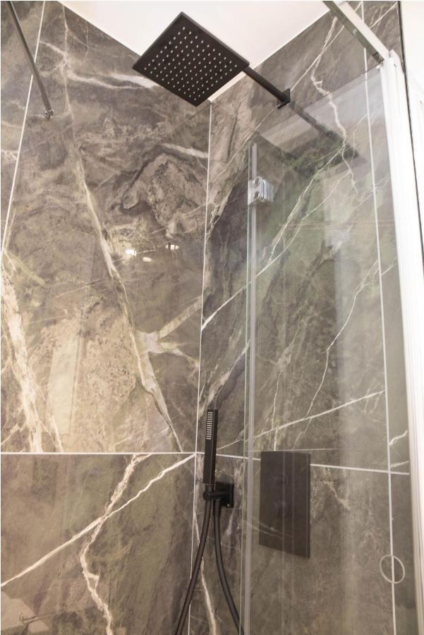 Exclusive Retreat Few Steps From Duomo - Apt 1 ميلان المظهر الخارجي الصورة