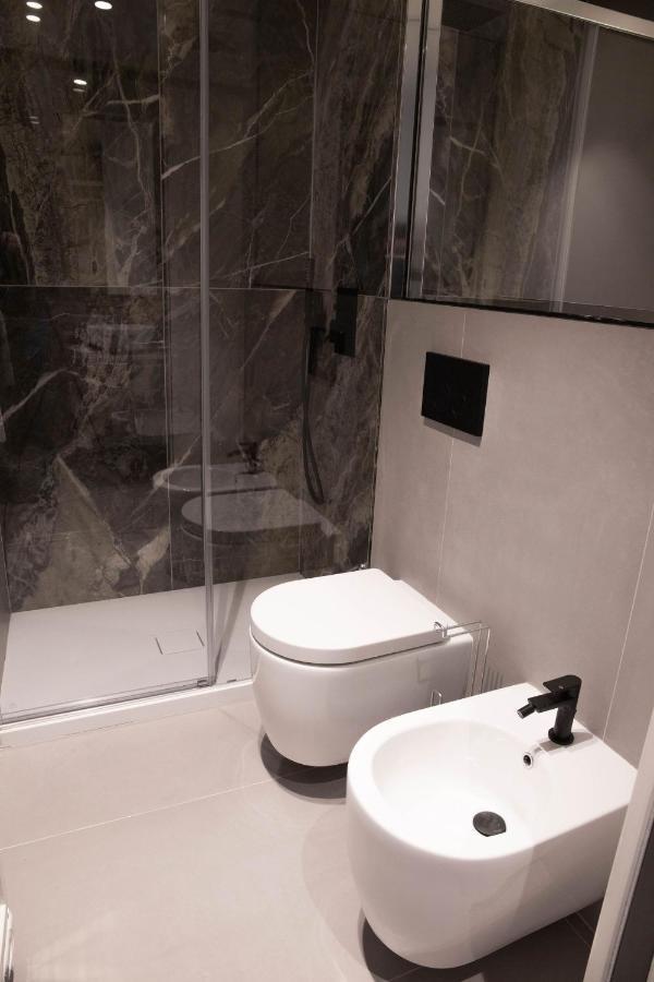 Exclusive Retreat Few Steps From Duomo - Apt 1 ميلان المظهر الخارجي الصورة
